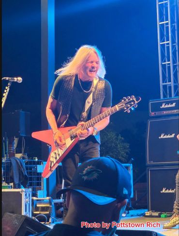 Carlos Cavazo giving Cavazo face while shredding