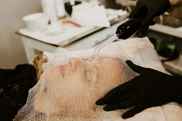 High Frequency helps to kill propanoni bacteria that causes acne.