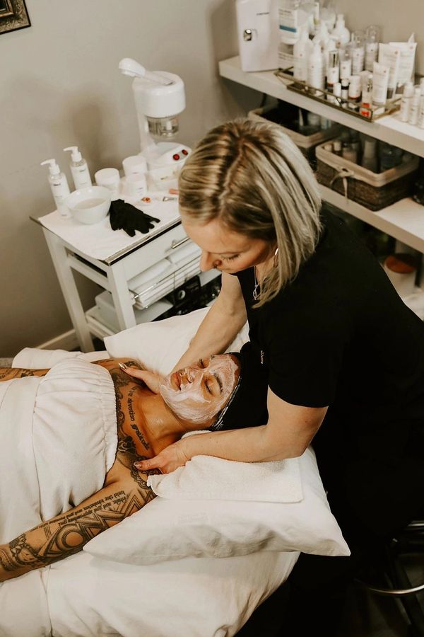 Neck, Shoulder and décolleté massage to help you relax and unwind.