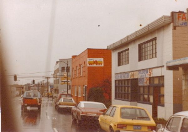 Retro image of Mr. Mattress' store front
