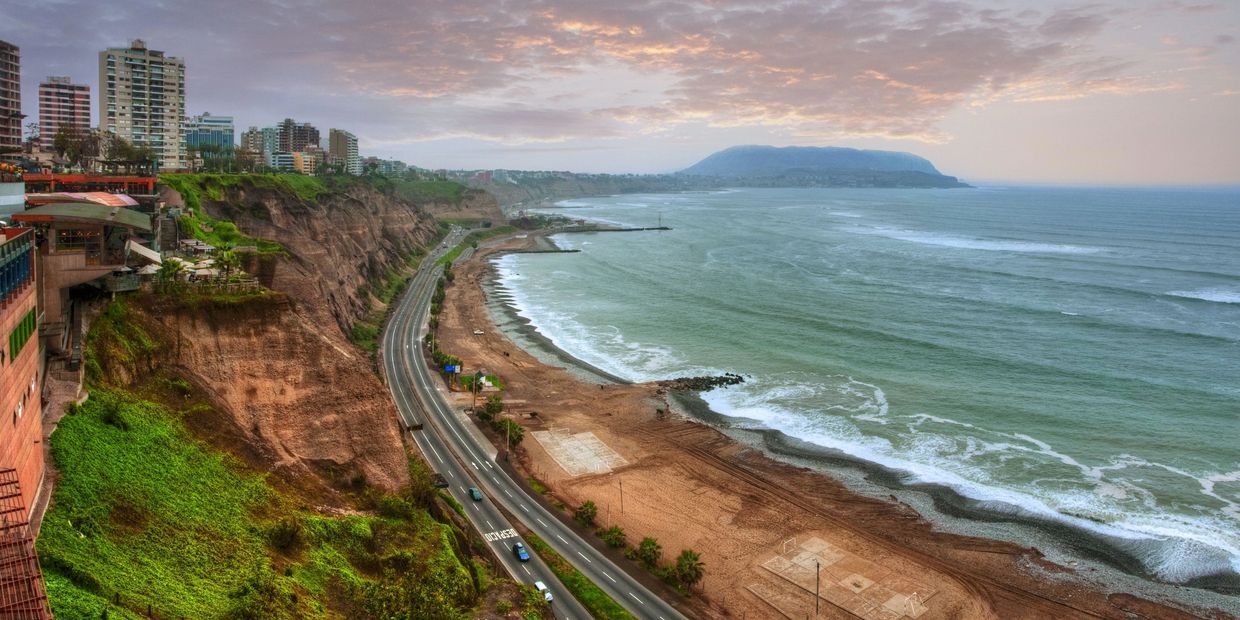 Nuestros departamentos se ubican a 15 minutos a pie del centro comercial Larcomar.