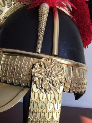 Plume holder with red/ white plume