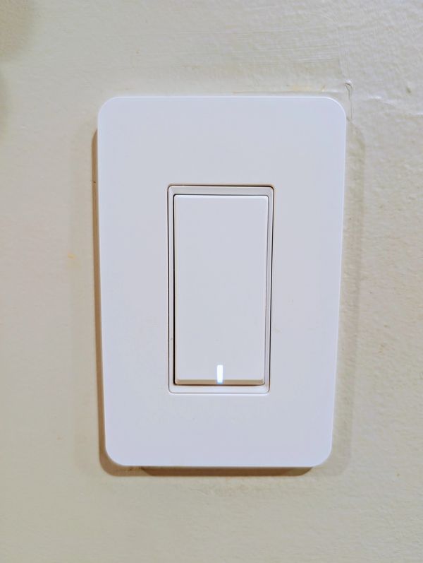 Decorator style smart light switch