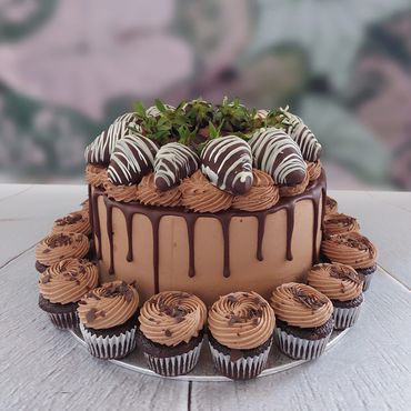 valentines cake and cupcakes