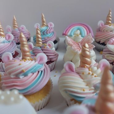 Unicorn mini cupcakes