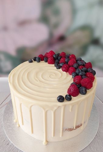 white chocolate berry drip cake vienna austria