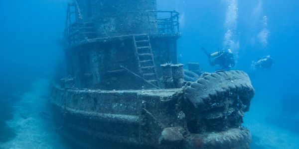 Wreck on on of our dive sites: Wreck Alley