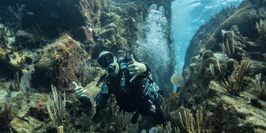 Dive sites: diving through the Chimney