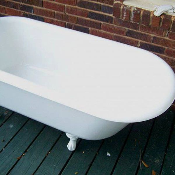 Claw foot bathtub refinished by New Image Refinishing, LLC