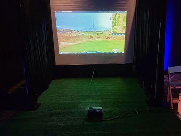 Rent virtual golf simulator in Illinois suburbs.