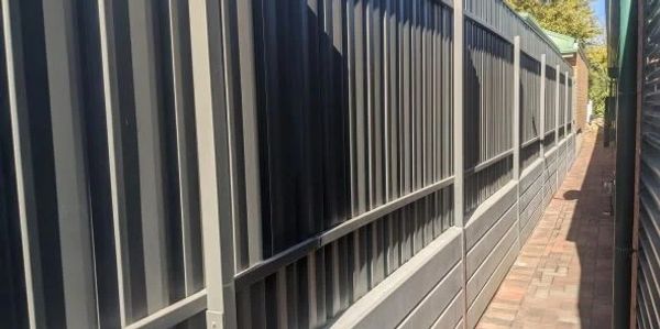 post and rail fencing attached to retaining walls, fences built on retaining walls adelaide hillbank