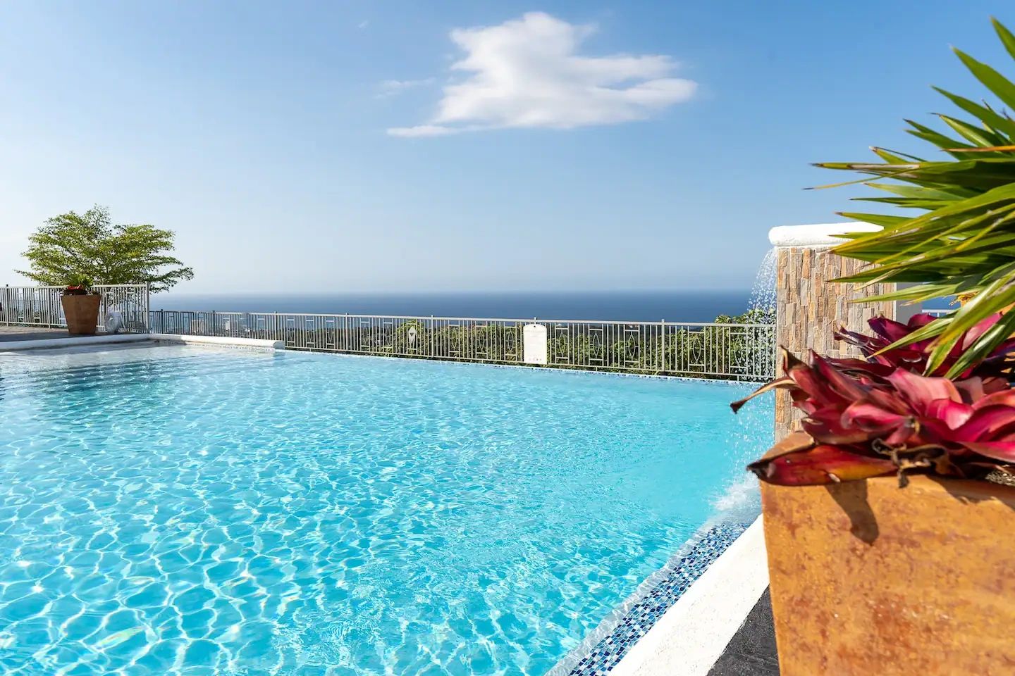 Shared infinity pool