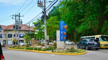 Entering the resort town of Ocho Rios
