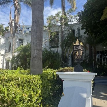 Current photo of the Palacio Apartments