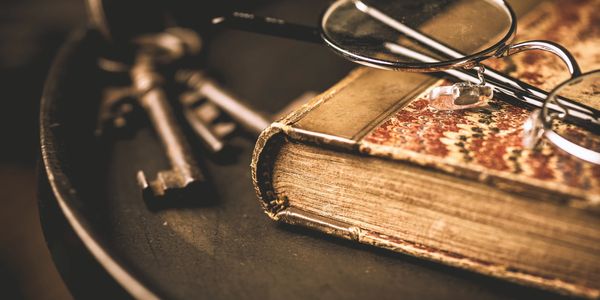 A relaxing image of keys and a journal to find your way to quality massages.