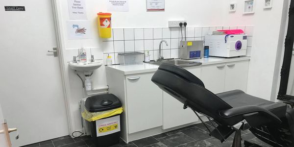 Clinical body piercing room