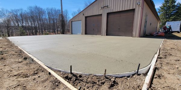 From design to final clean up. We offer all kinds of concrete driveway design ideas to fit your visi