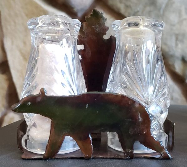 salt and pepper holder metal art