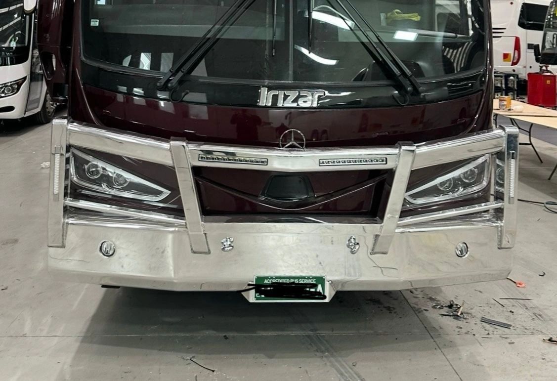 IRIZAR I6S – SQUARE TUBES + PROVISION FOR INSERT LIGHT BAR + EYE BOLTS + PERSPEX