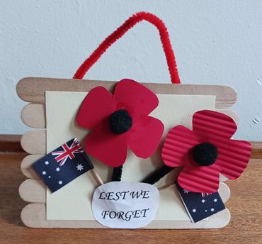 bevscraft.com.au Lest We Forget craft hanging Kit Anzac Day Remembrance day red poppies