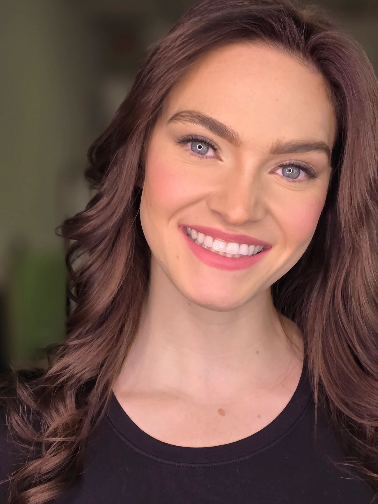 Buy a Makeup Gift voucher for a full-glam or makeup artistry lessons