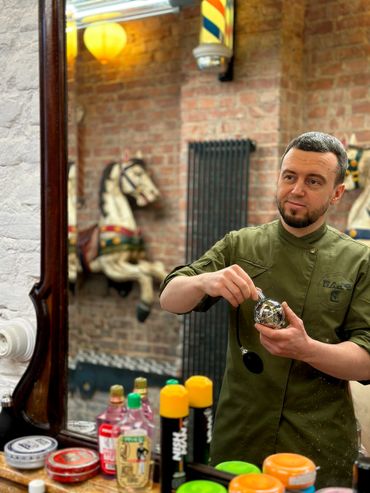 ДМИТРО ПРЯХІН.
Тренер Академії та Барбер у барбершопу