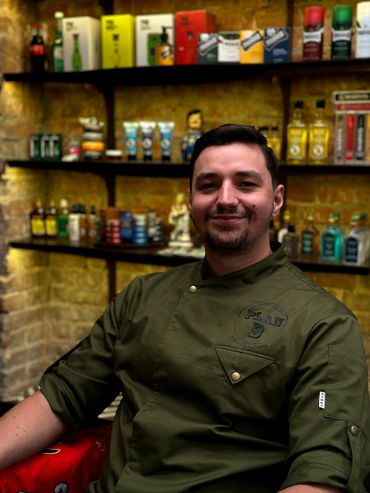 ДЕН КИНАШ.
Тренер Академії та Барбер