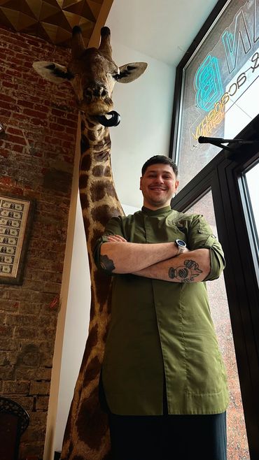 МАКС ЗЕЛЕНСЬКИЙ.
куратор курсу "БАРБЕР з нуля" та Барбер у барбершопу