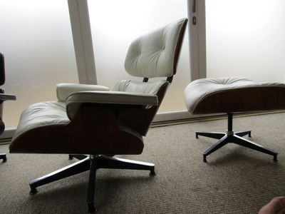 Eames lounge chair (670) and ottoman (671)