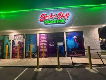 Reseda Location Smoke N Stuff