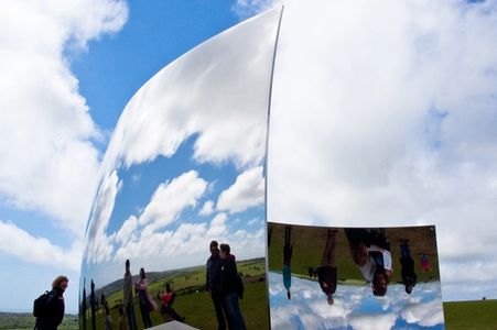Anish Kapoor, C Curve