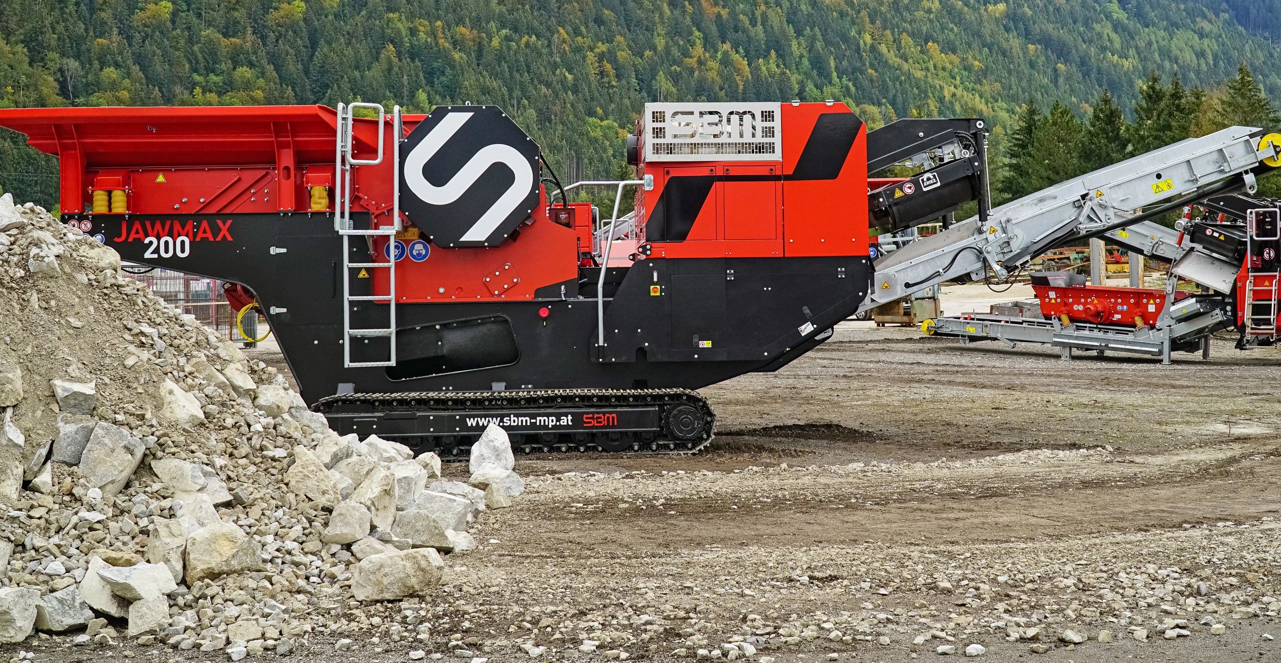 SBM Crusher rental, equipment, machinery, Protrack, tracked crushing quarry, recycling, Remax Jawmax