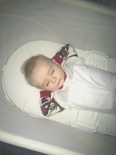 baby sleeping in SNOO smart bassinet