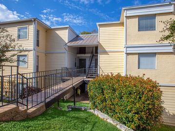 South Central Austin Apartments, Apartments in South Central Austin, Austin Apartments, 78704, atx
