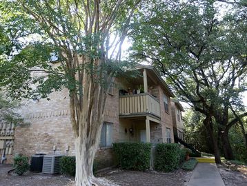 Farwest Austin Apartments, UT shuttle Apartments, Austin Apartments, Austin Texas Apartments