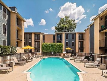 Farwest Austin Apartments, UT shuttle Apartments, Austin Apartments, Austin Texas Apartments