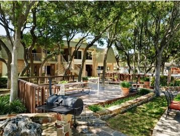 Farwest Austin Apartments, UT shuttle Apartments, Austin Apartments, Austin Texas Apartments