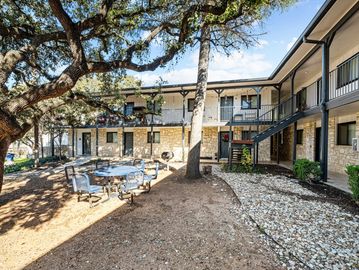South Central Austin Apartments, Apartments in South Central Austin, Austin Apartments, 78704, ATX