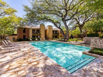 Farwest Austin Apartments, UT shuttle Apartments, Austin Apartments, Austin Texas Apartments