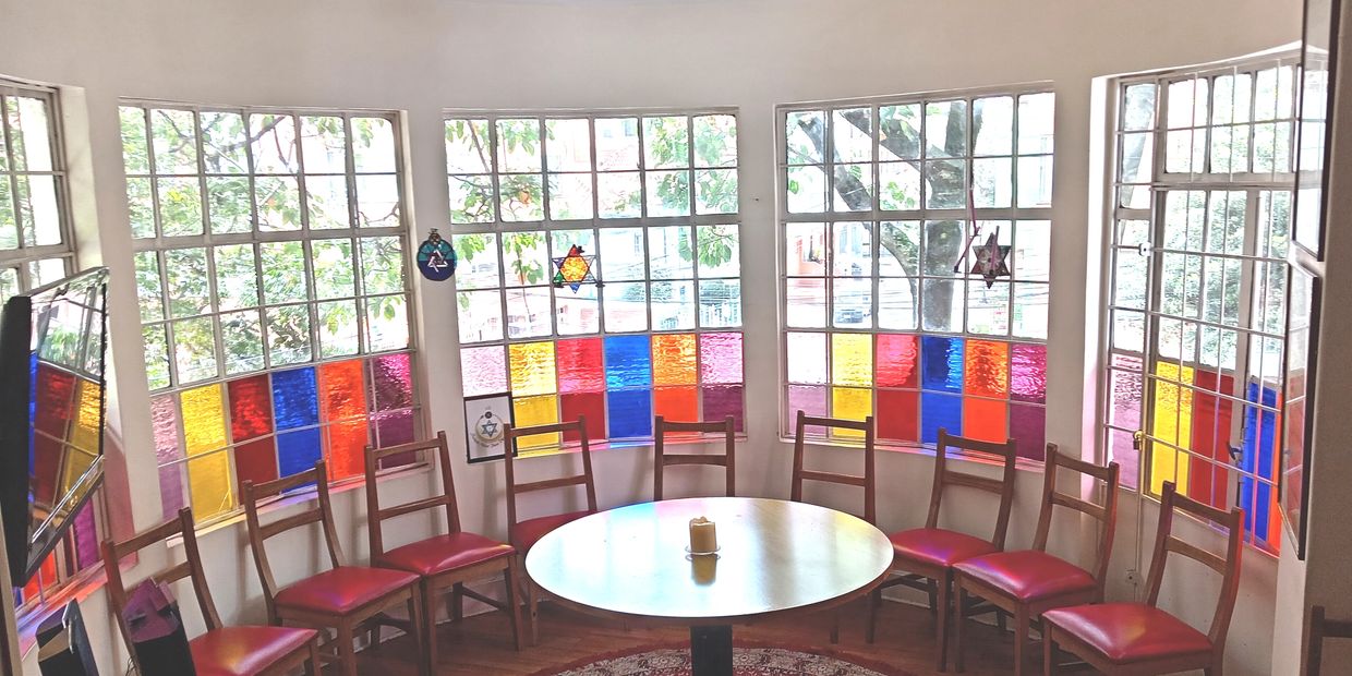 Salón Annie Besant - Sede Sociedad Teosófica Colombiana