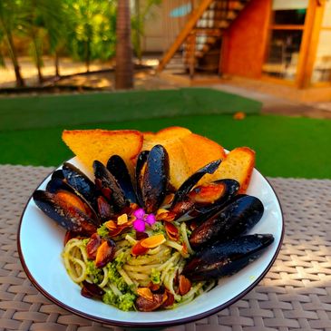 Nuestro restaurante despierta tus sentidos: platos vibrantes, texturas irresistibles y sabores que s