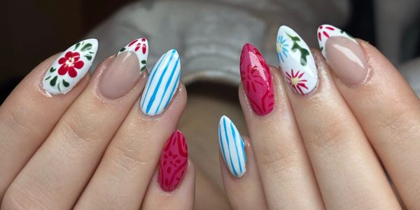 Beautiful acrylics by Makayla 🌟