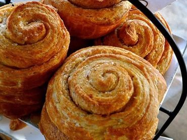 Incredible cinnamon roll pastries from the sparrow bakery in Bend Oregon, served at Riverwoods Coffe