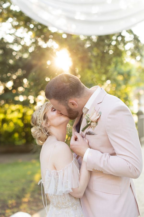 Destination Wedding couple in Tuscany