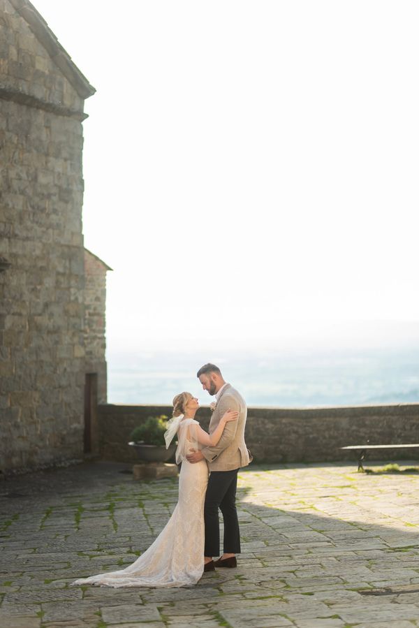 Wedding couple in Cortona