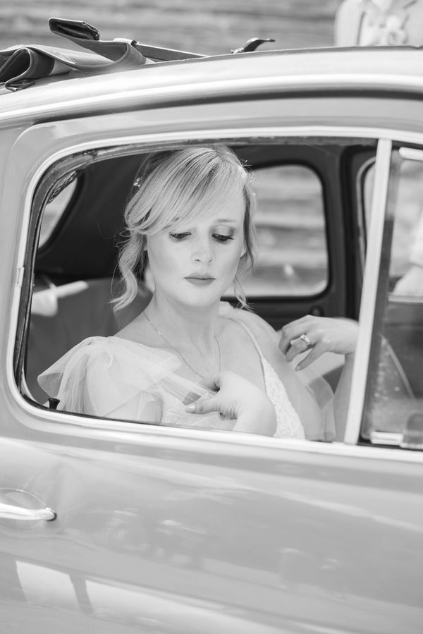 Fiat 500 and bride in Tuscany