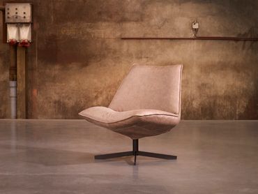 De Smile fauteuil van Cartel Living met een 4-teens draaivoet