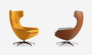 Twee Caruzzo fauteuils van Leolux, 4-teens voet 'Pure 'en 5-teens 'Original'