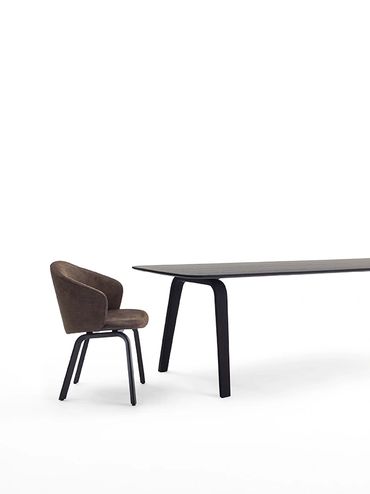 Design eettafel Essential van Arco en Close stoel