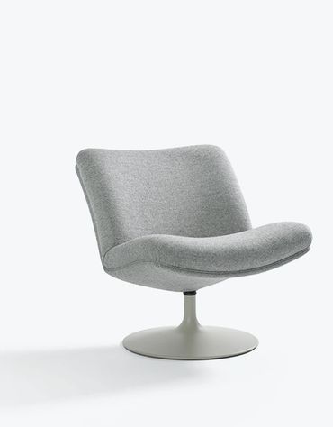 Comfortabele F504 van Artifort, ontworpen door Geoffrey Harcourt, met royale zitting